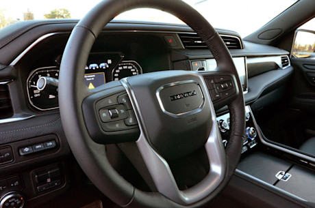 GMC Yukon Denali 2021 : essai routier Body Image