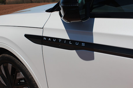 Editorial 2024 lincoln nautilus 21