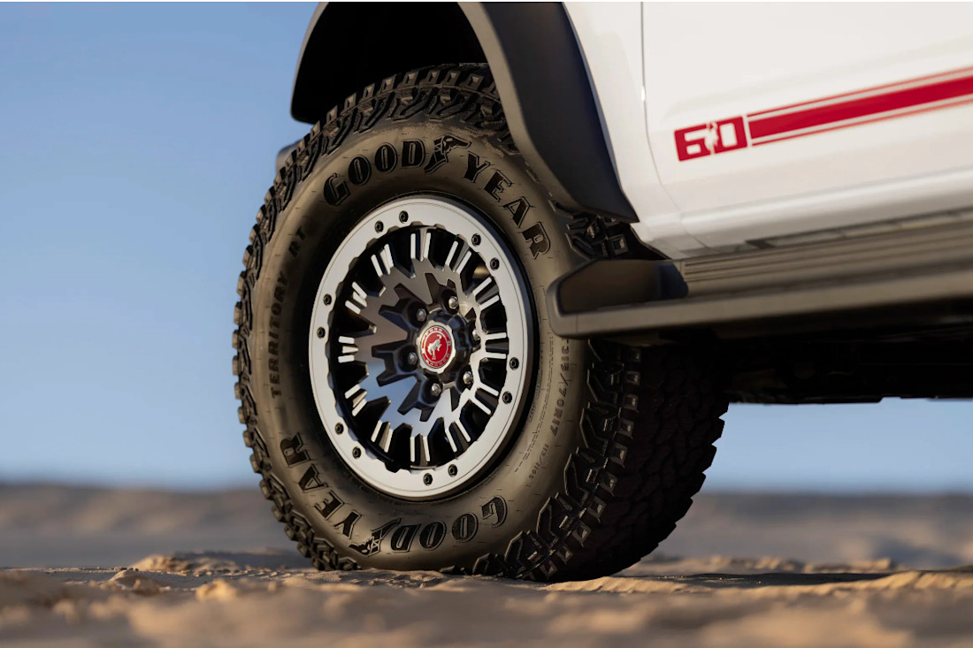 Ford-Bronco-60th-Anniversary -Package-2025 (4).jpg