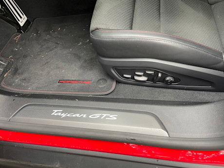 Editorial 2025 porsche taycan gts sport turismo fd pb 241118 11