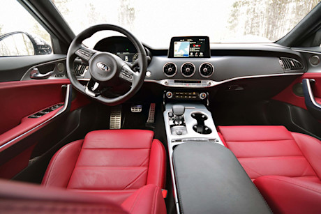 Editorial 2018 kia stinger gt limited 22 jp