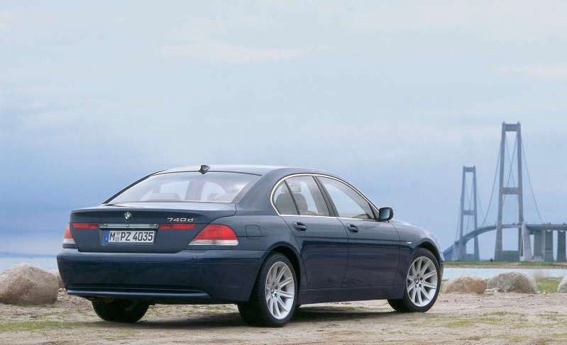 bmw-740-back