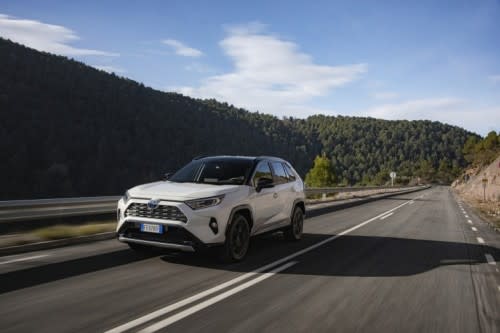 500_2019-toyota-rav4-dyn-18-967715.jpg