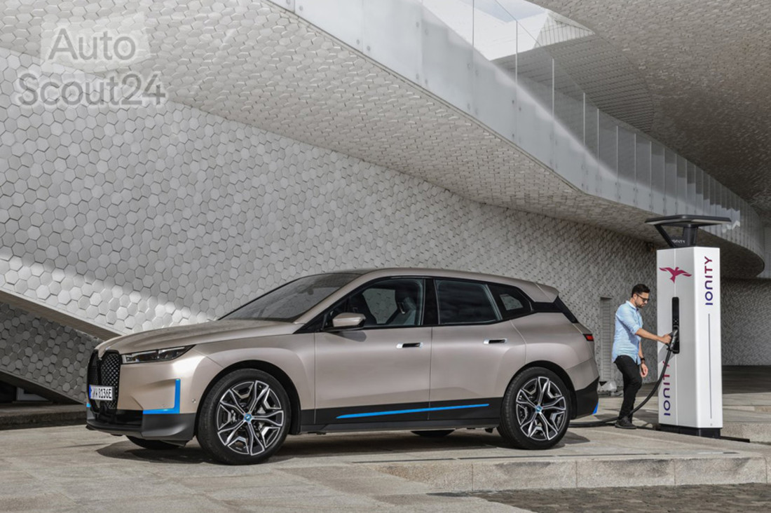 BMW-iX-2022-1280-0b.jpg