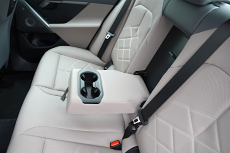 BMW 550e xDrive 2025 : essai routier Image