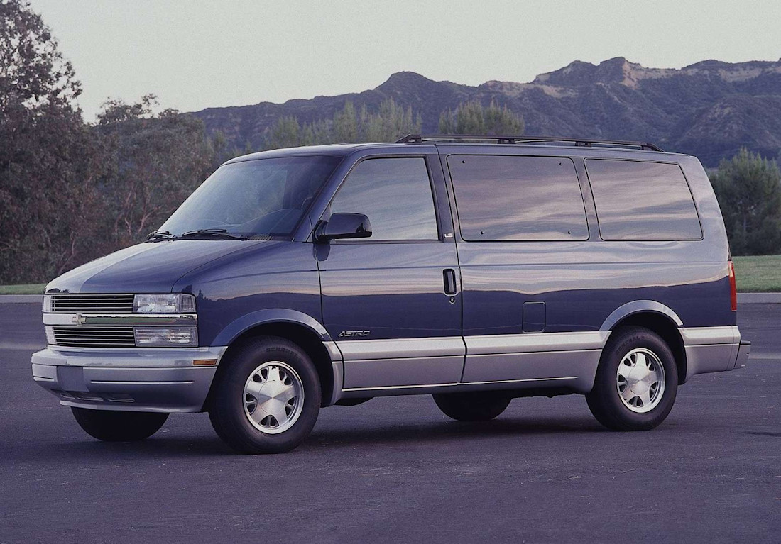 chevrolet-astro-front