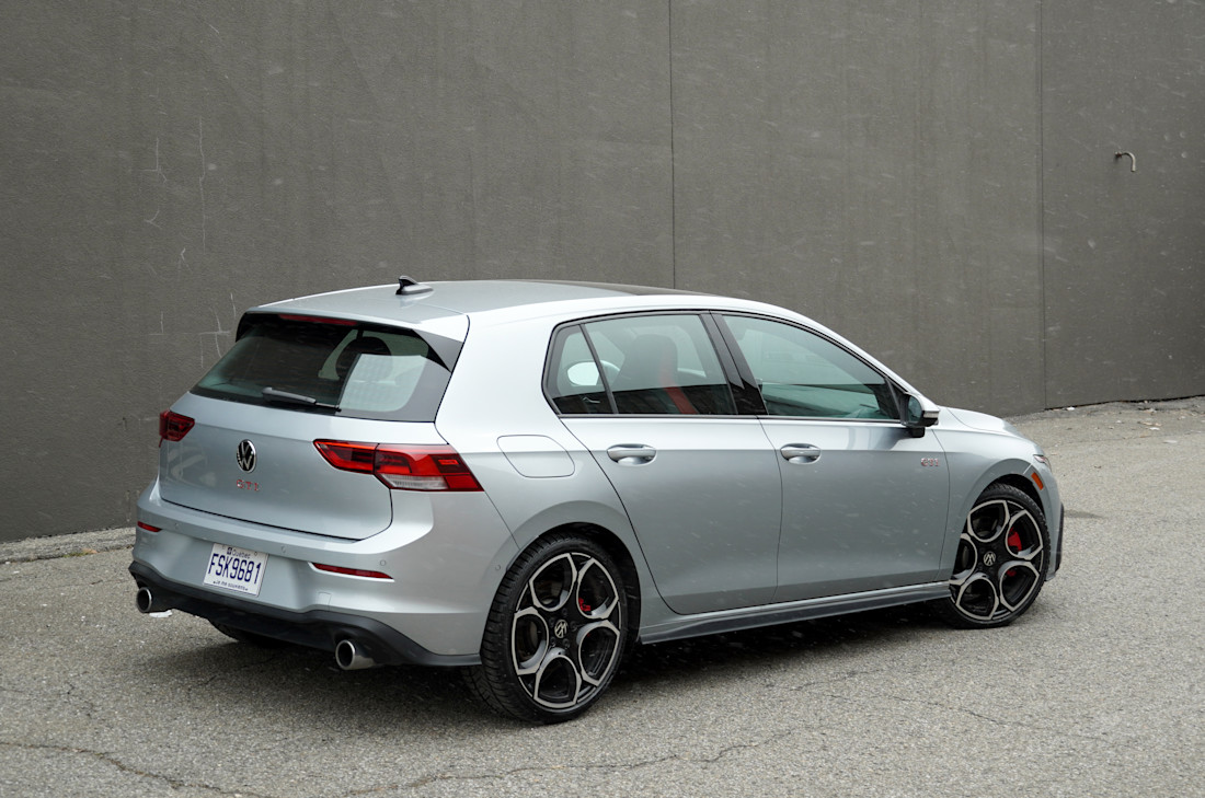 Volkswagen Golf GTI 2026 (13).jpg