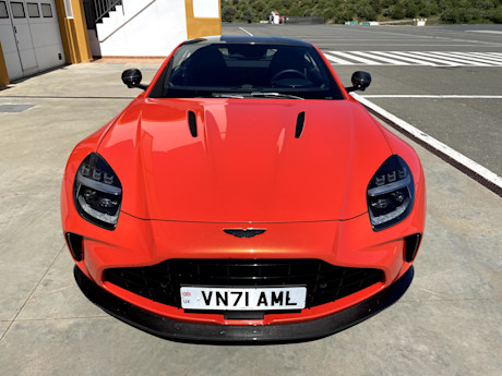 Editorial 2025 aston martin vantage mb 5