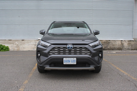 Kia Sportage HEV 2023 vs Toyota RAV4 Hybride 2022 : match comparatif Image