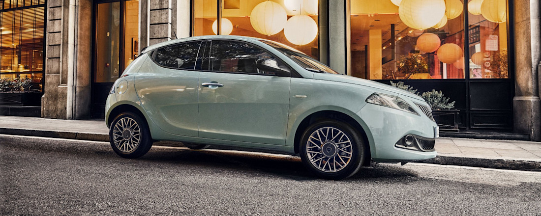 Nuova Lancia Ypsilon 2023, tecnologia senza fili ed eleganza senza compromessi