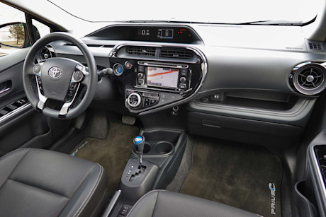 Editorial 2019 toyota prius c technology 23 jm
