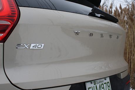 Volvo EX30 2025 vs Volvo EX40 2025 – Quel est le meilleur choix pour vous? Body Image