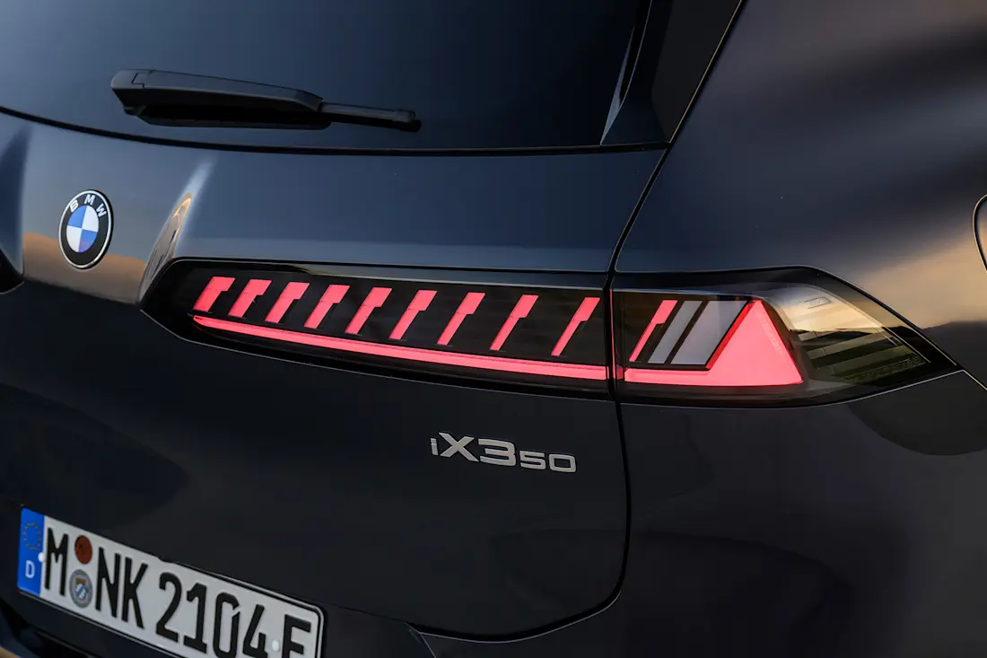 bmw-ix3-2025-heckleuchten