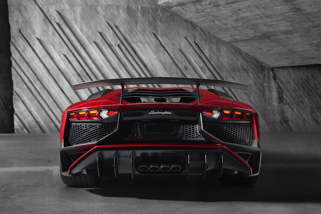 Lamborghini-Aventador-sv-2025 (4).jpg
