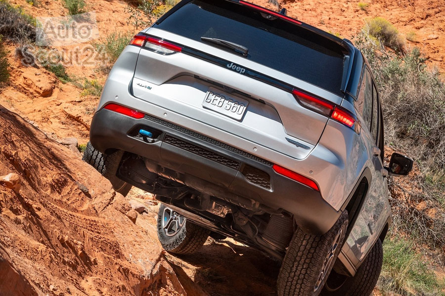 Jeep-Grand_Cherokee-2022-1600-3d.jpg