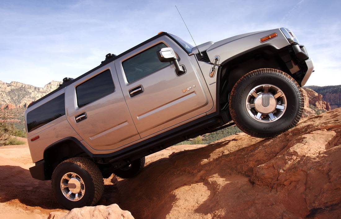 3holdOaVmXQhLXYPh3mUI1-00935887af713e08243b051ef106003e-hummer-h2-side-1100