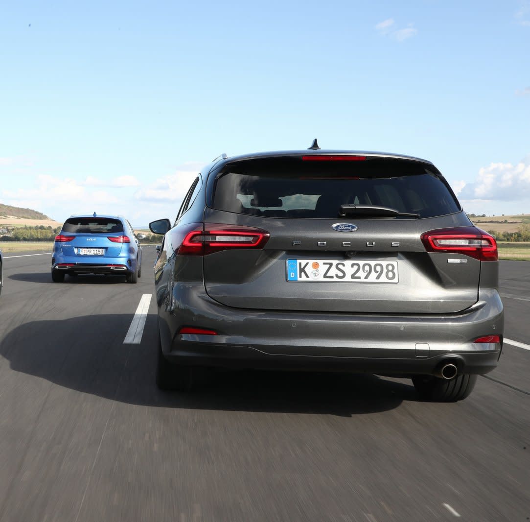 ford-focus-kia-ceed-2023-10.jpg