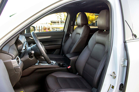 Mazda CX-5 Signature 2.5T vs 2.2D 2019 : match comparatif Body Image