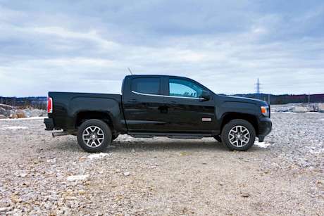 Editorial 2017 gmc canyon diesel 4wd crew cab short bed 09 ew