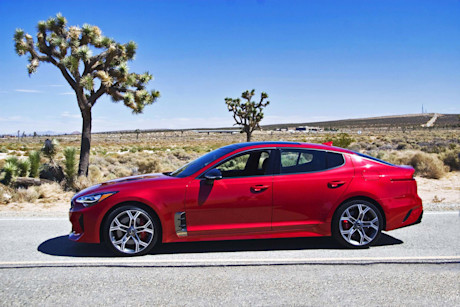 Editorial 2018 kia stinger gt 33l awd 01 lw