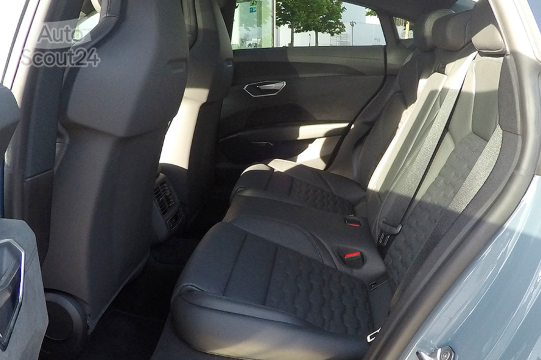 fotos audi e-tron gt plazas traseras.jpg