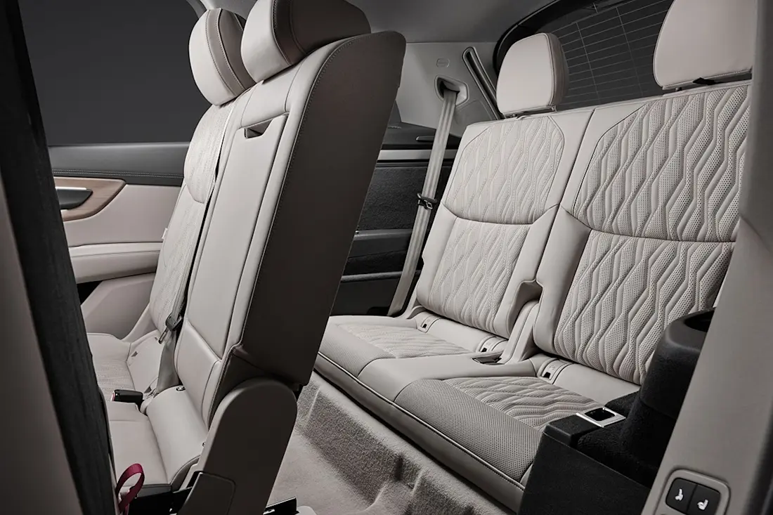 BEBE20260611 Audi Q7 04