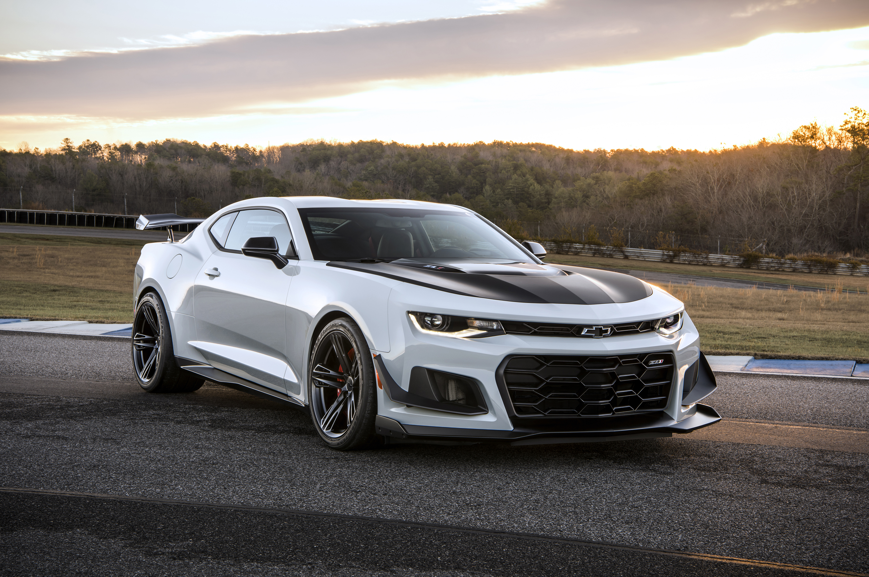 New 1LE Package Makes ZL1 Camaro a Track Monster - AutoTrader.ca