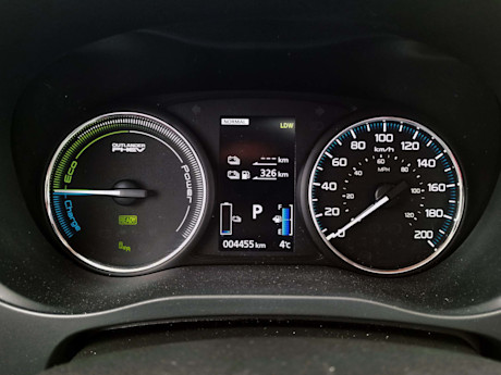 Editorial 2018 mitsubishi outlander phev 16 sw