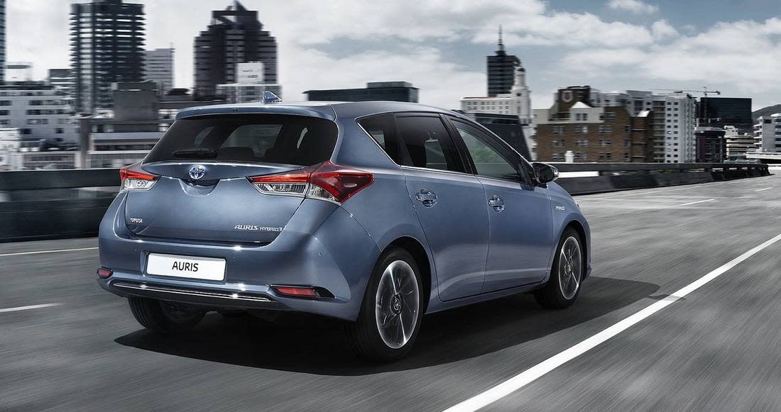 5kiTghQP07n9eRzxUcDJIm-f5f44d95fb7c98f0455a1587acdc78b7-toyota-auris-back-1100