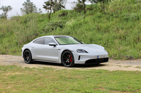 Editorial 2025 porsche taycan 4s 03