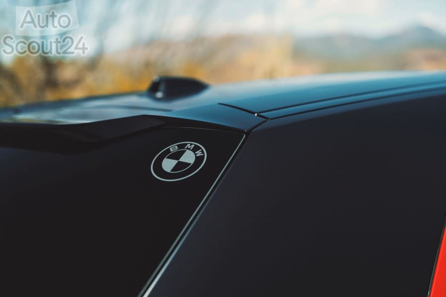 P90499828_highRes_the-bmw-xm-label-red.jpg