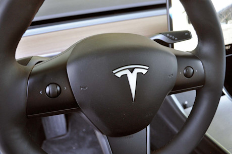 Editorial 2018 tesla model 3 24 mb