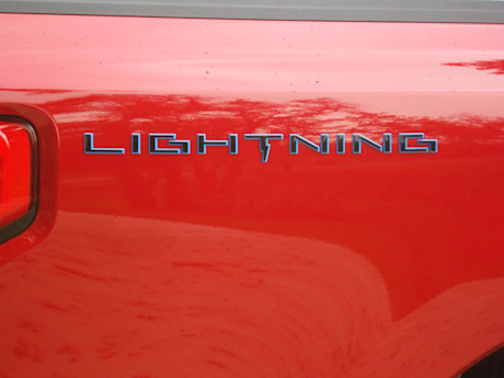 Editorial 2022 ford f 150 lightning 12 bc fr