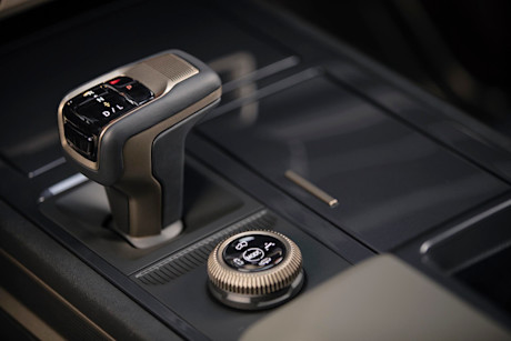 Editorial 2024 gmc hummer ev suv 240312 25 gmc