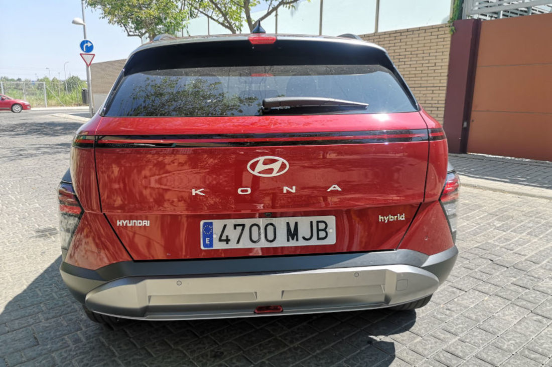 hyundai-kona-2023-1-0-mhev-tecno-review-autoscout24 (27).jpg