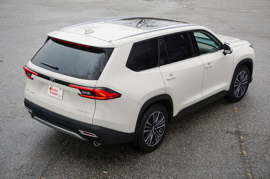 Editorial 2024 toyota grand highlander platinum hybrid max td 240131 05 di
