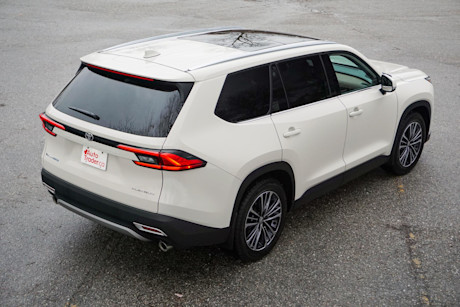 Editorial 2024 toyota grand highlander platinum hybrid max td 240131 05 di