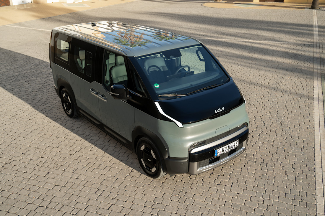 kia_pv5_passenger_front