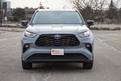 Editorial 2024 toyota highlander hybrid xle awd td 240425 01 jk