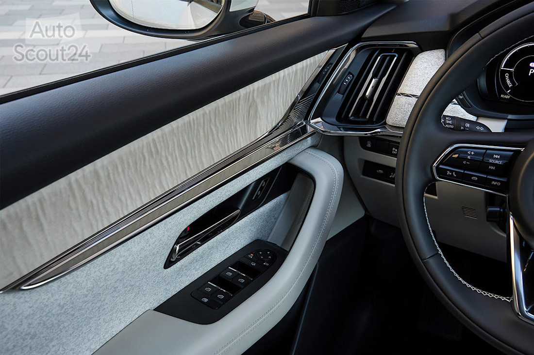 MazdaCX-60_Germany_int-(3).jpg