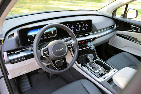 Editorial 2024 kia carnival sx td 240216 22 sha