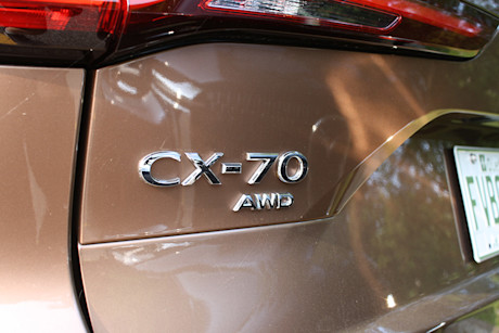 Match comparatif des VUS intermédiaires hybrides rechargeables, Édition 2024: Mazda CX-90 PHEV 2024 vs Mazda CX-70 PHEV 2025 Body Image