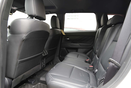 Editorial 2019 mitsubishi outlander phev gt 4wd 11 ts