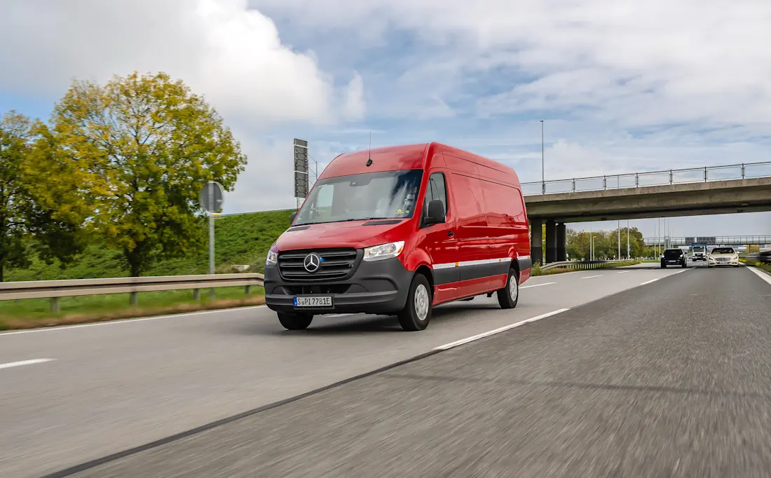 mercedes-benz-esprinter-front mercedes-benz-esprinter-front
