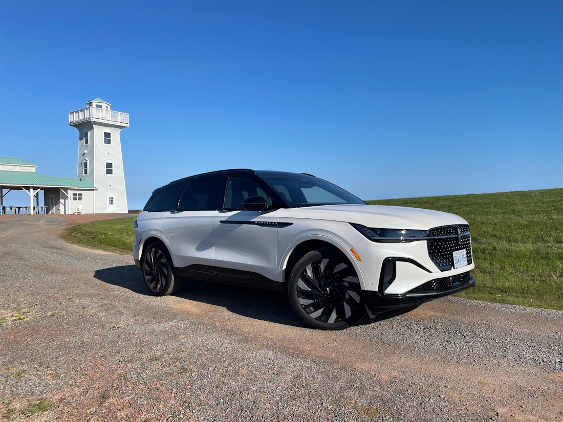 Editorial 2024 lincoln nautilus 15