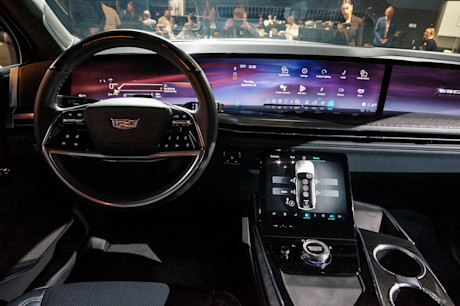 Editorial 2025 cadillac escalade iq preview jv 241003 10