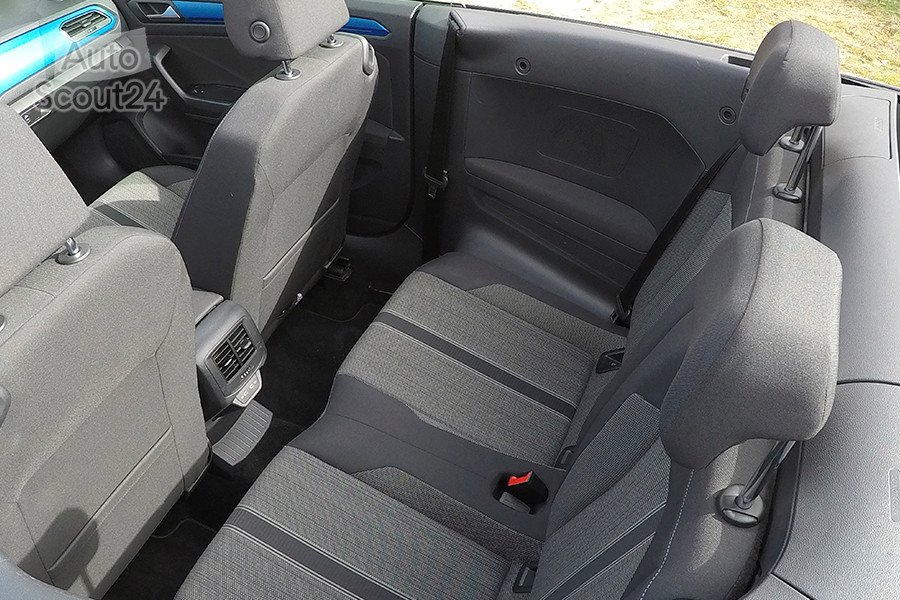foto vw t-roc asientos traseros.JPG