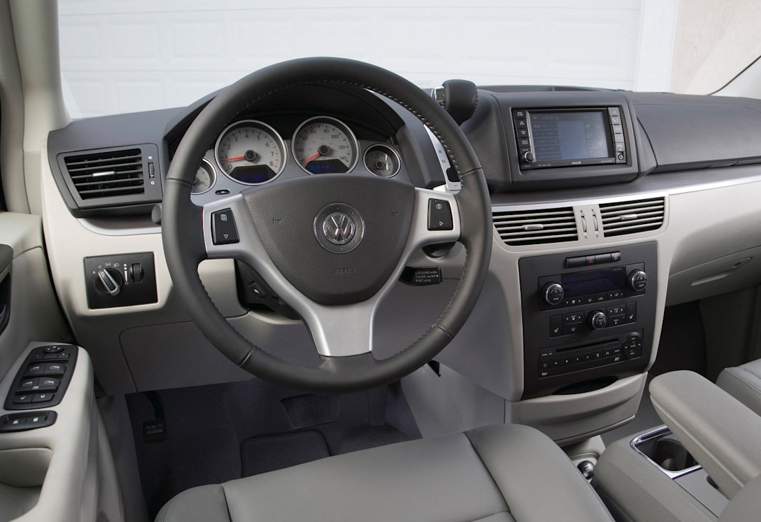vw-routan-interior