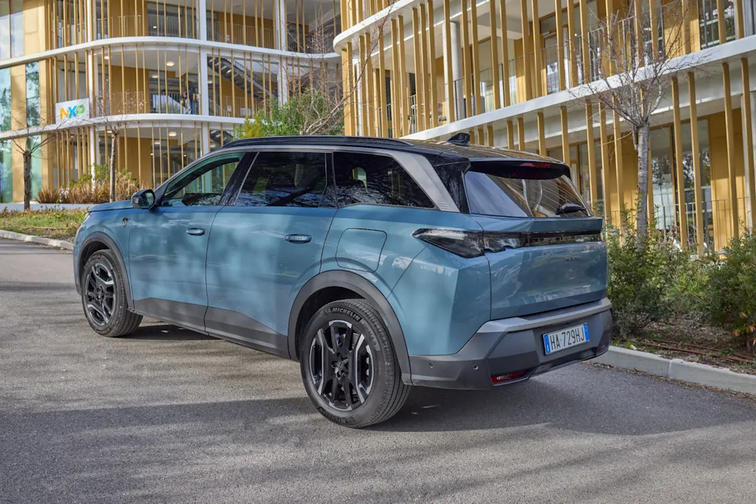 peugeot 5008 gt plug-in hybrid4