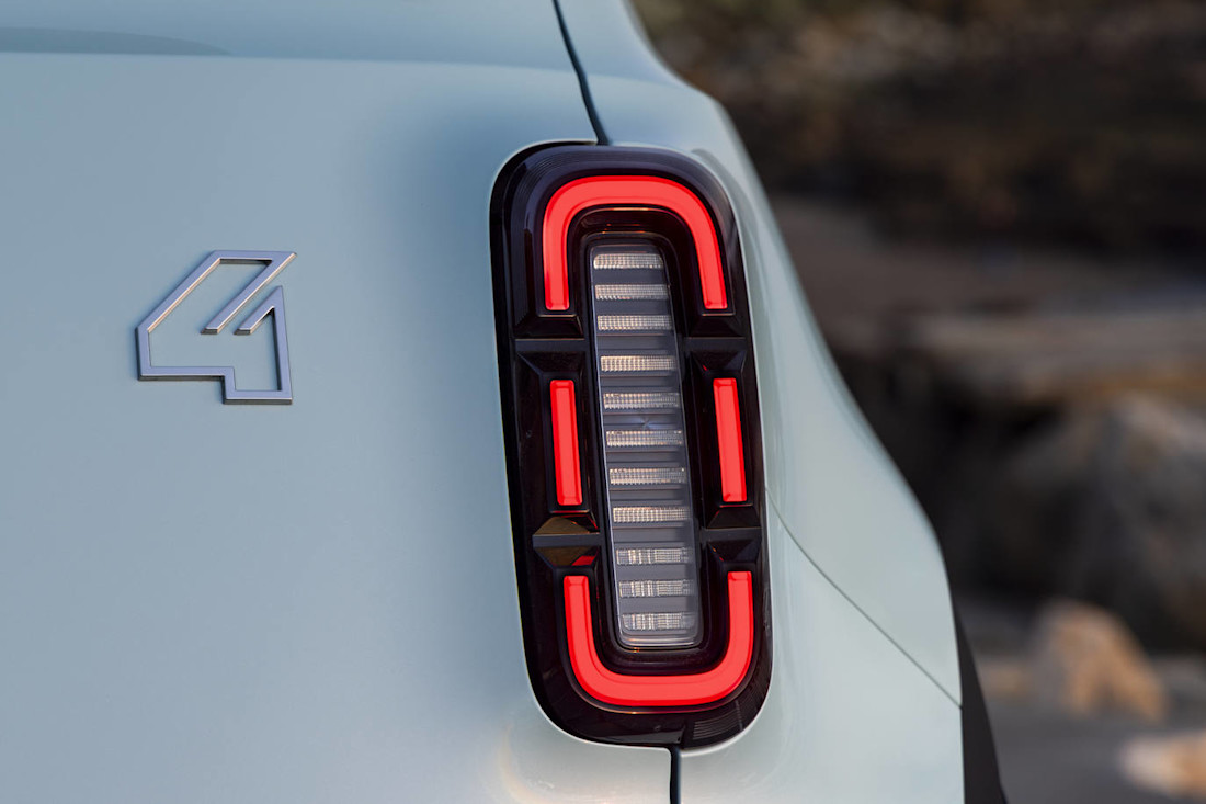 Renault-4-e-tech-2025 (3).jpg